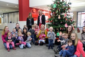 weihnachtsbaum_schmuecken_gross-umstadt